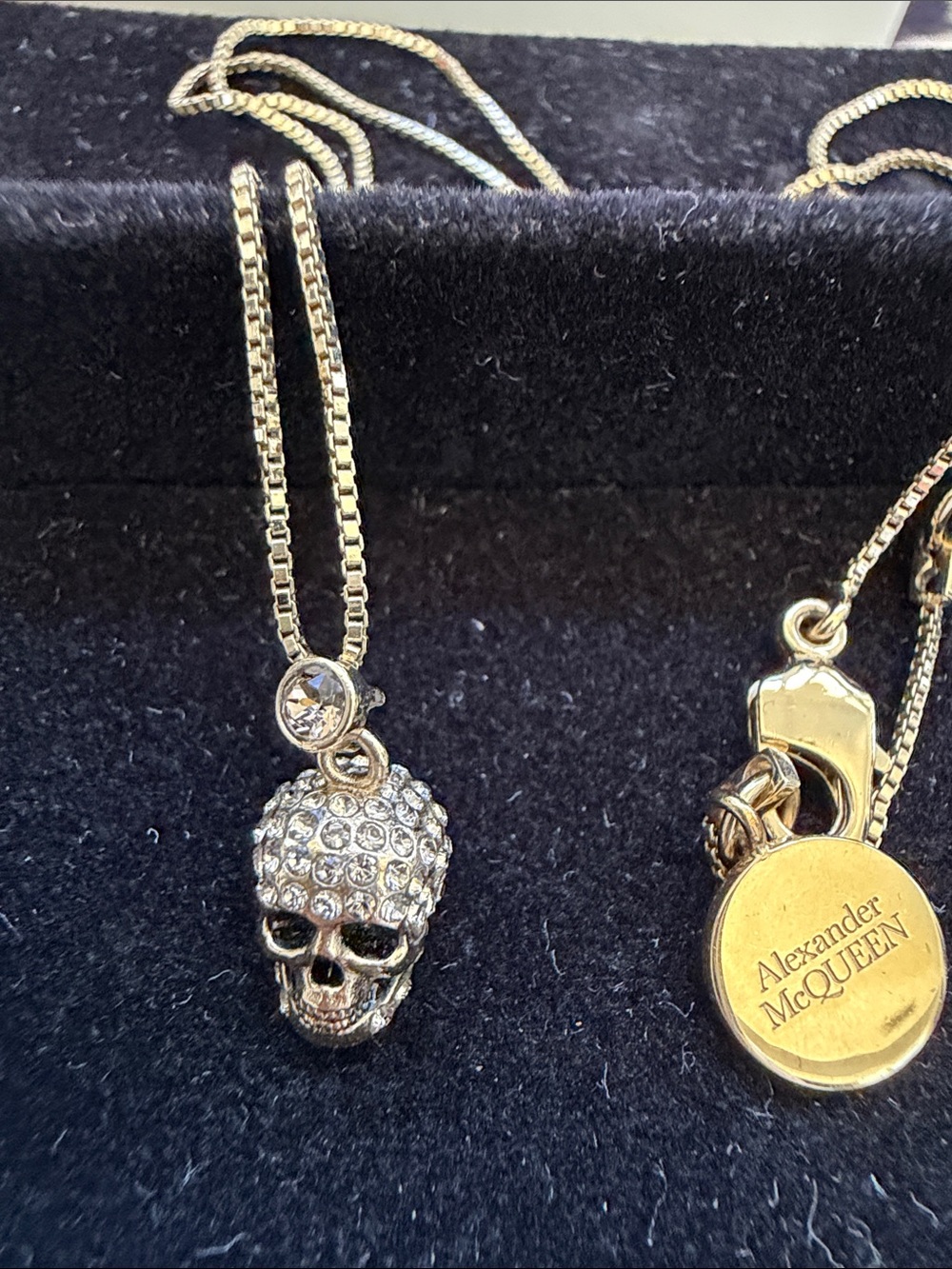 Alexander McQueen Gold Tone Skull Pendant Necklace with Branded Tag chain 10 ins - Picture 2 of 4
